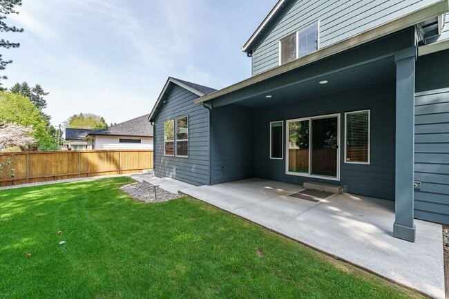 Building Photo - Spacious 4BR Modern Retreat and Luxury Liv...