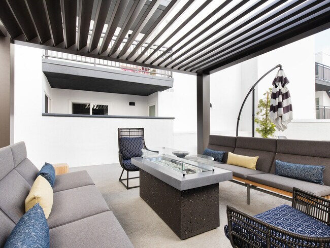 Building Photo - 616 Esplanade-SI FL2-ID440