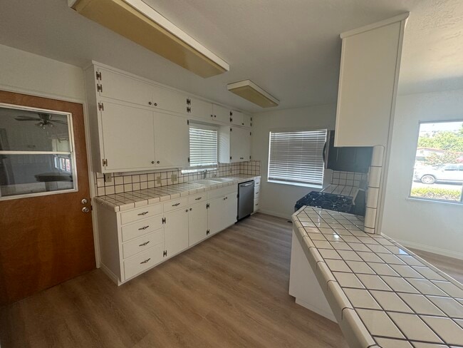 Building Photo - 120 Glencrest Ln