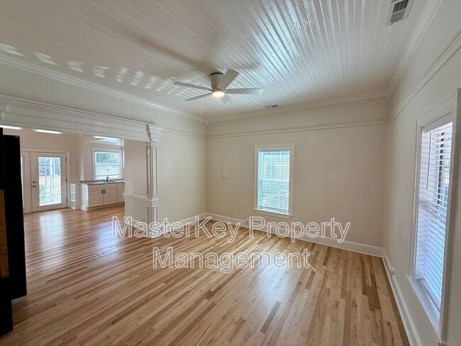 Building Photo - 1605 Thompson St