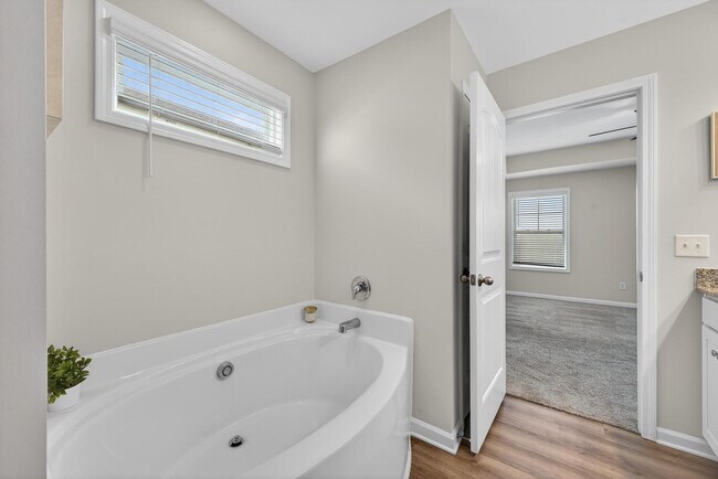 Building Photo - 255 Mansell