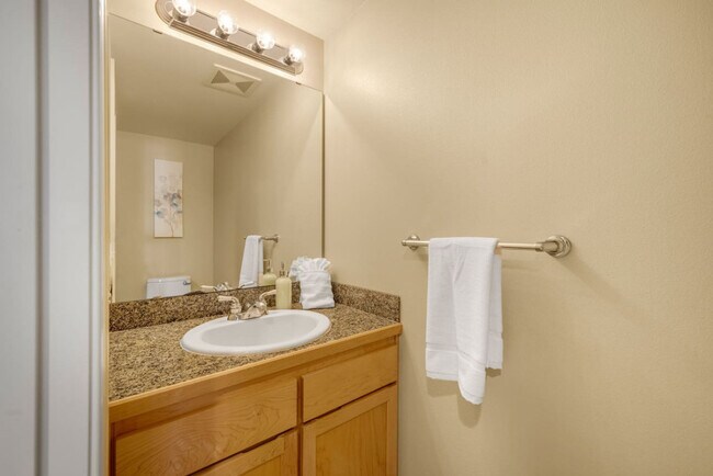 Building Photo - 931 N 35th St