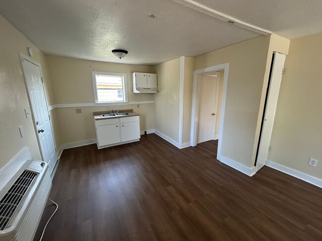 Building Photo - 225 College Park Cir