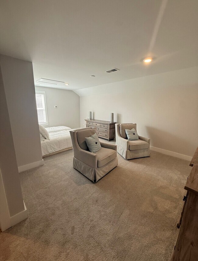 Building Photo - 9030 Headwaters Dr