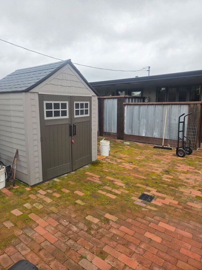 Building Photo - 1511 8th St