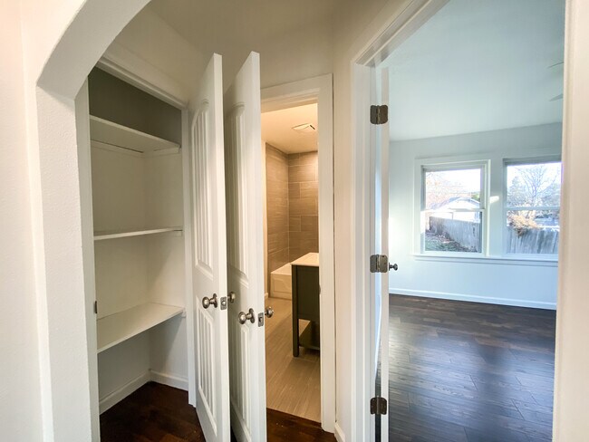 Building Photo - 3509 E 4th St