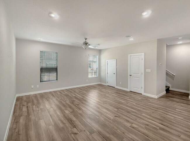 Building Photo - Modern 3-Story Townhome Near The Rim & La ...