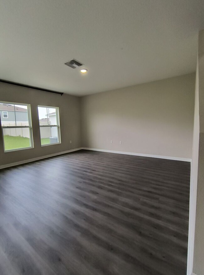 Building Photo - 5 BED 3 BATH SOLAR HOME FOR RENT!! Availab...