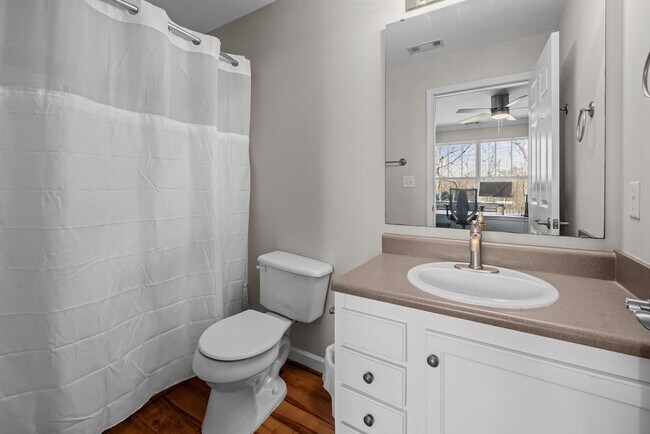 Building Photo - 433 Harts Cove Way