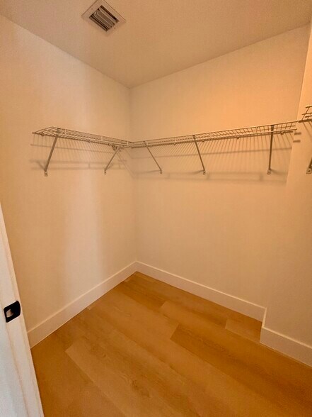 Building Photo - 2596 NE 182nd Ter