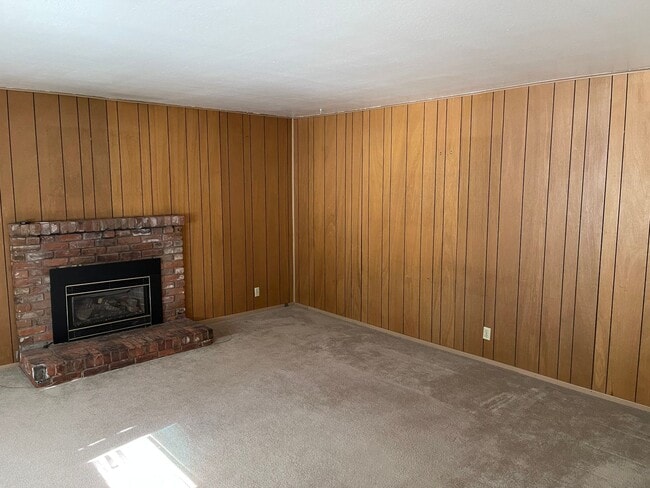 Building Photo - 3357 Treehaven Dr
