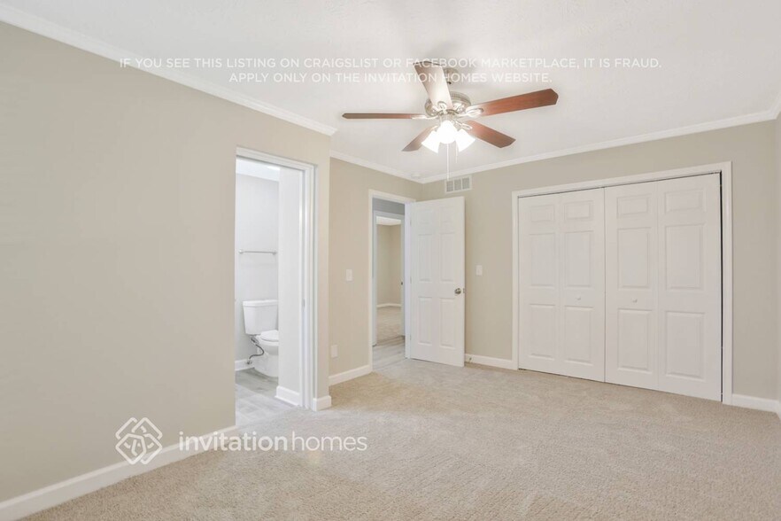 Building Photo - 5421 S Lake Dr