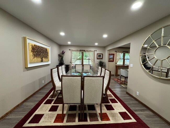Building Photo - 5855 Thatcher Dr