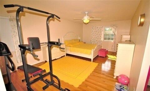 Building Photo - Spacious 4Bd/2.5Bth Single-Family Home with Garage & Fenced Yard – Prime Location!