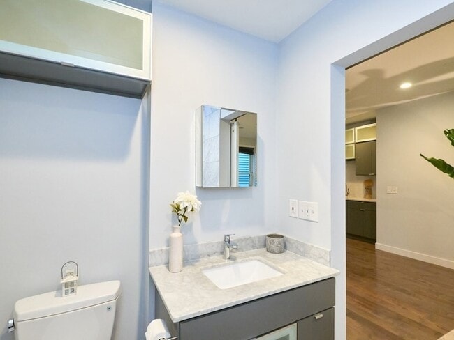 Building Photo - 186-188 Paris Street Unit 5