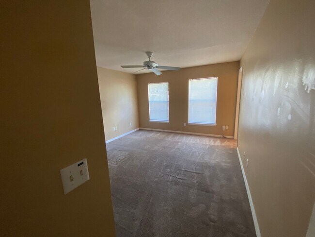 Building Photo - Pool Home for Rent