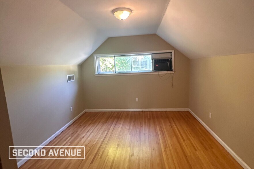 Building Photo - 3065 Egan Dr