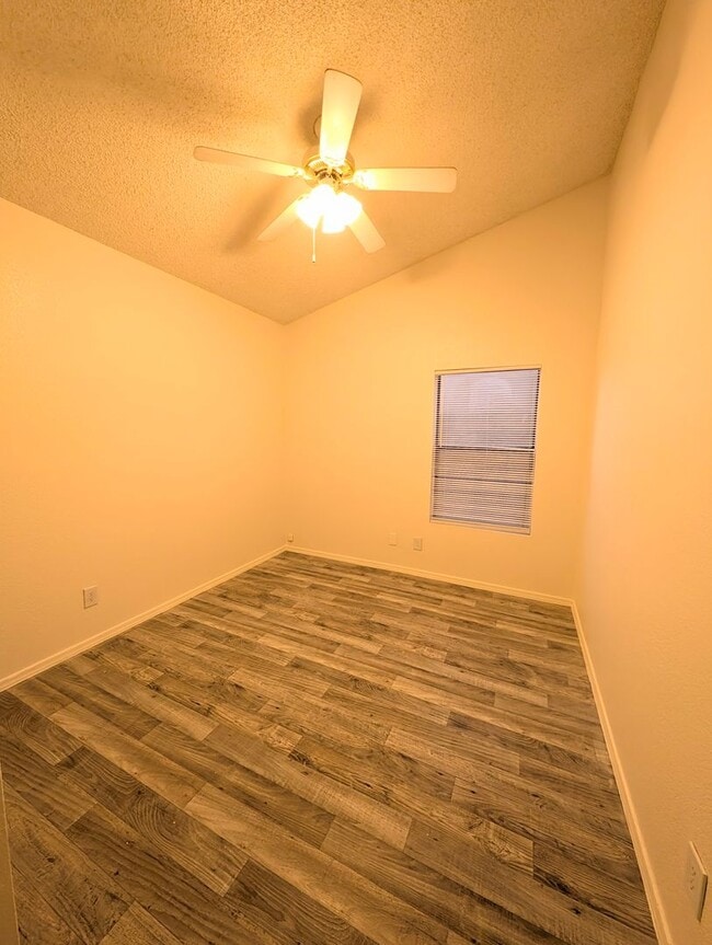 Building Photo - AVAILABLE NOW IN GREAT GILBERT LOCATION WITH NO HOA!!!