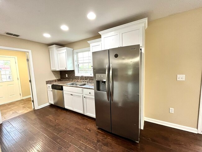 Building Photo - 803 Riley Creek Rd