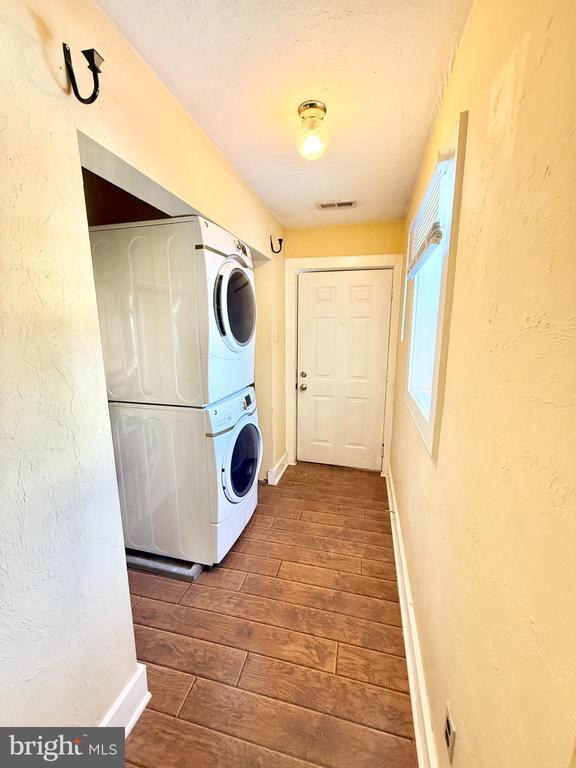 Building Photo - 149 Main St