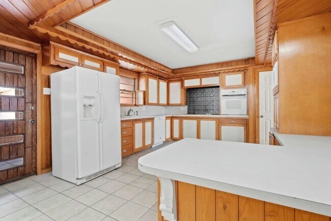 Building Photo - Huge 3 Bed 3 Bath House Near Texas Tech