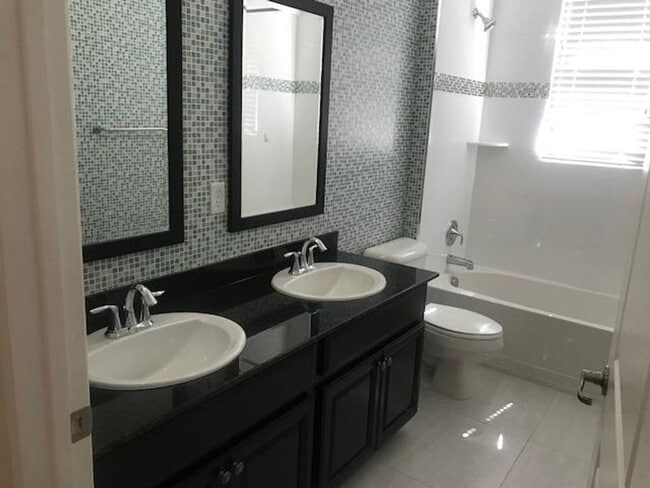 Building Photo - 4920 NW 15th Ave