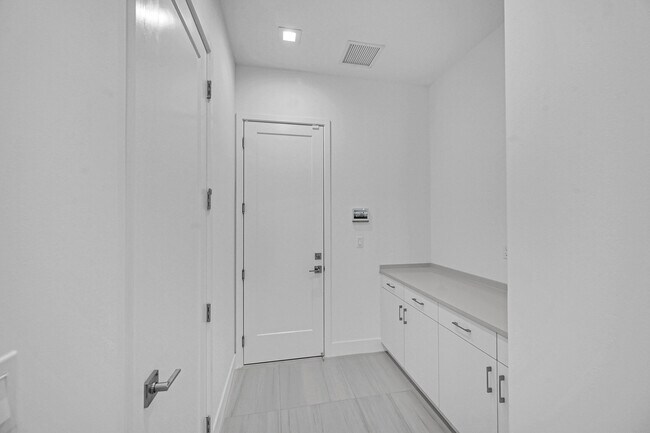 Building Photo - 10040 Stockrun Dr