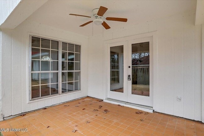 Building Photo - 249 Bay Park Dr