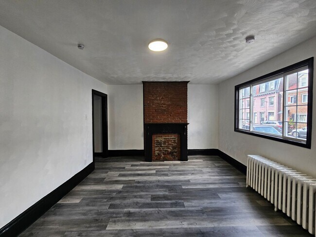 Building Photo - Fully Updated 3 bedroom 1 bath house for rent in the South Side Flats