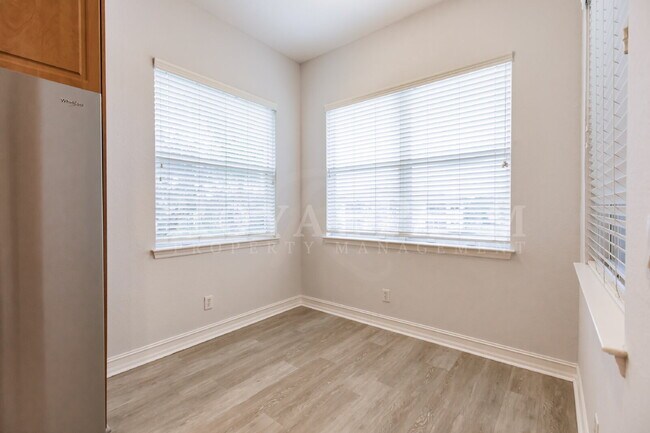 Building Photo - 12060 Lucca St