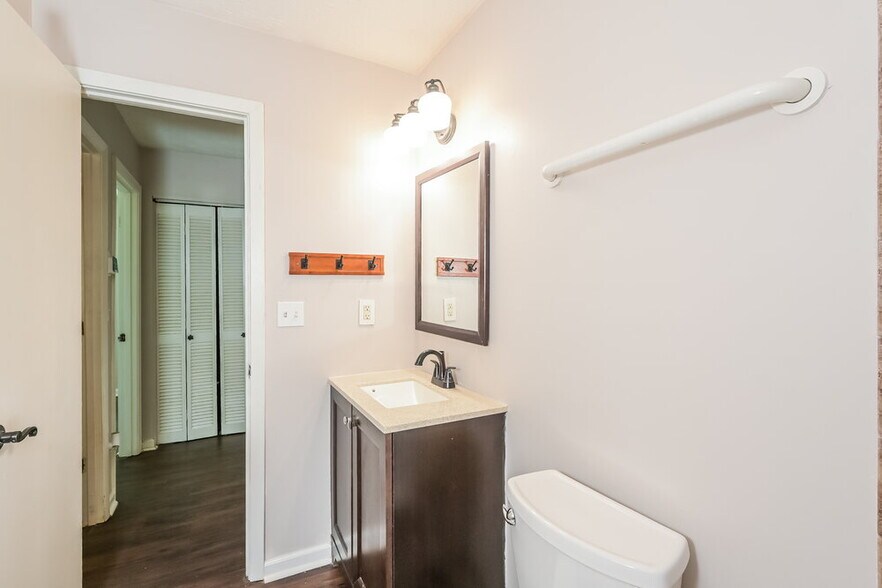 Building Photo - 405 Rill Crest Ct