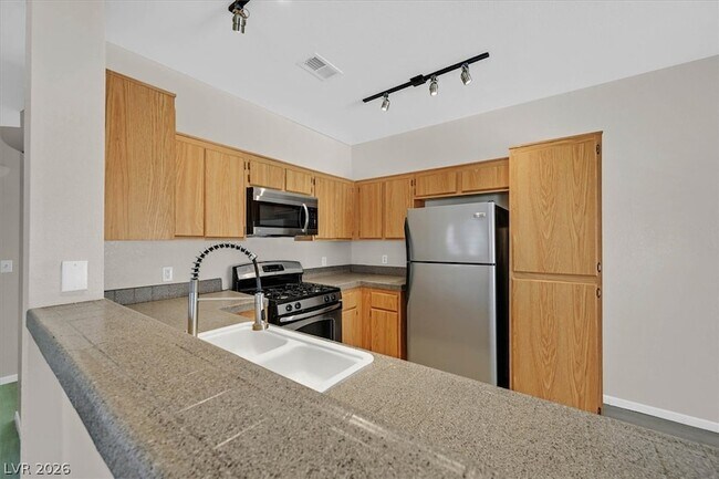 Building Photo - 251 S Green Valley Pkwy