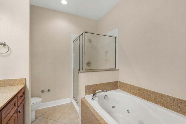 Building Photo - Charming 2-Bed, 2.5-Bath Townhouse Retreat in the Heart of Fort Walton Beach!