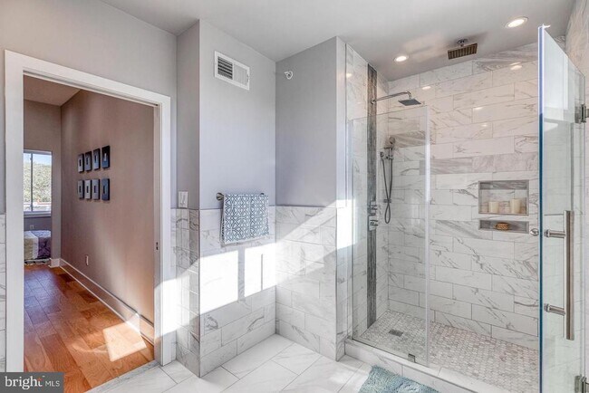 Building Photo - 2636 Latona St