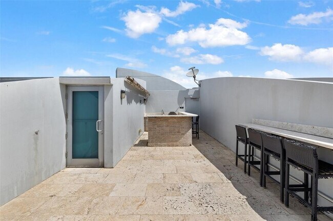 Building Photo - 2950 NE 188th St