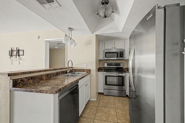 Building Photo - Condo in Cliffs Art North Mountain Community