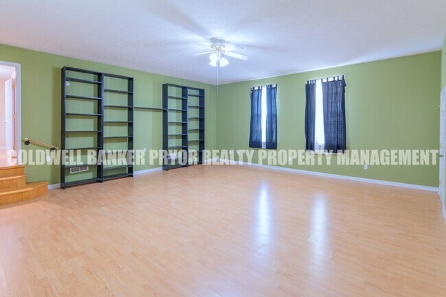 Building Photo - 295 Sky Dr
