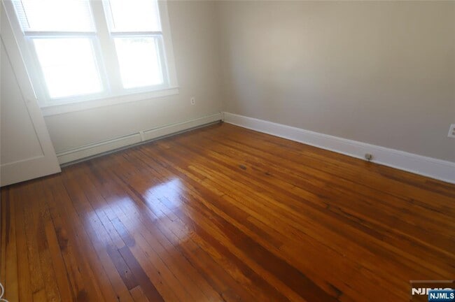 Building Photo - 549 2nd