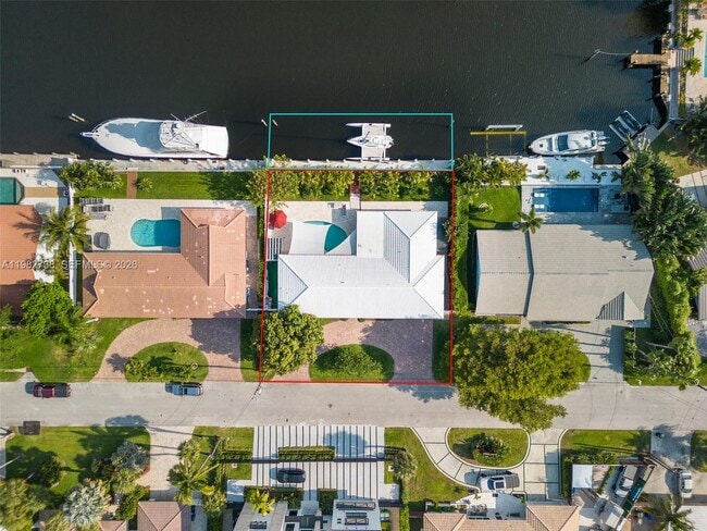 Building Photo - 2816 NE 35th St