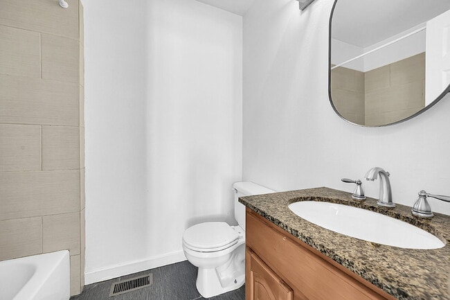 Building Photo - $2,295.95, 3-bed, 3-bath, located in Longmont with a washer and dryer and $300 off the first mont...