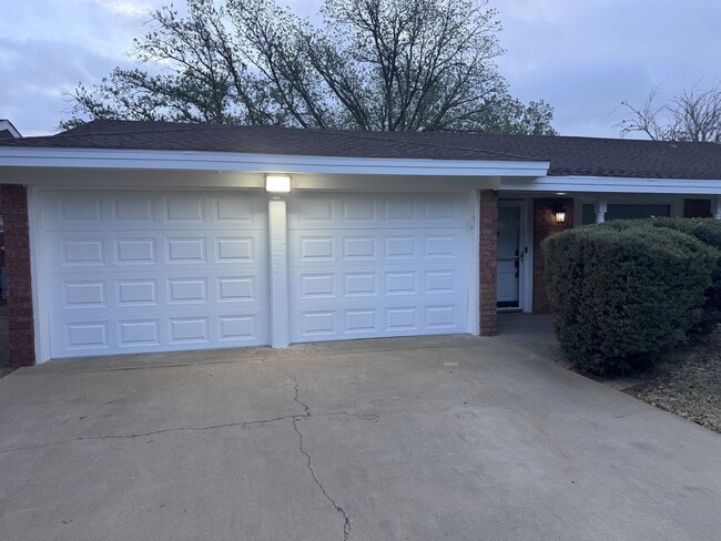 Building Photo - 2118 Westbrook Ave