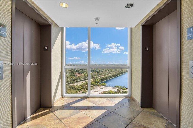 Building Photo - 2681 N Flamingo Rd