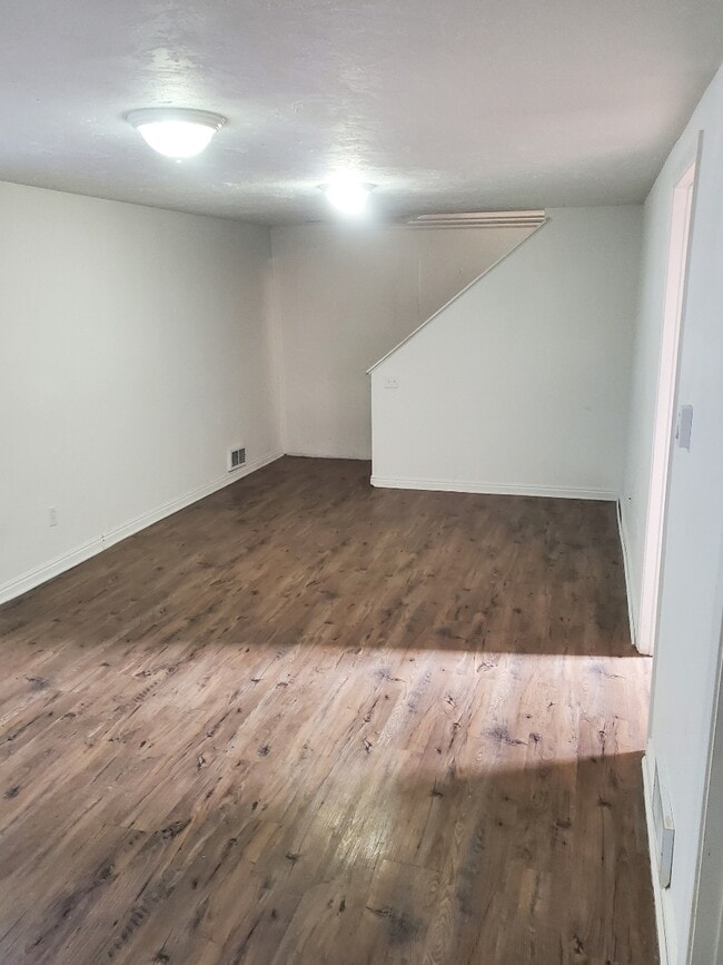 Building Photo - 680 Moonlite Dr