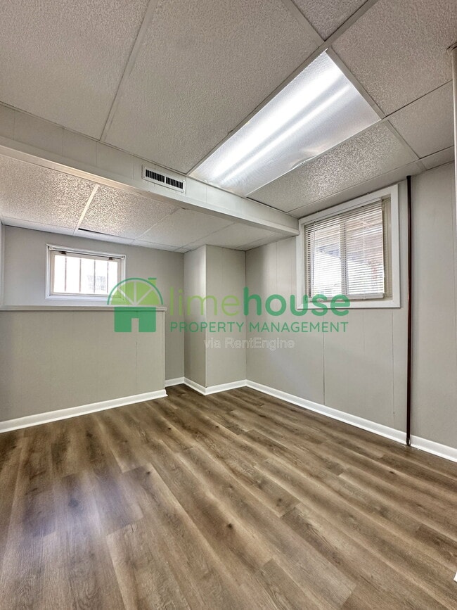 Building Photo - 4420 Ocean View Ave