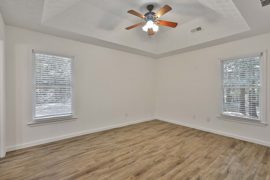 Master Bedroom - 37 Seven Pines Cir