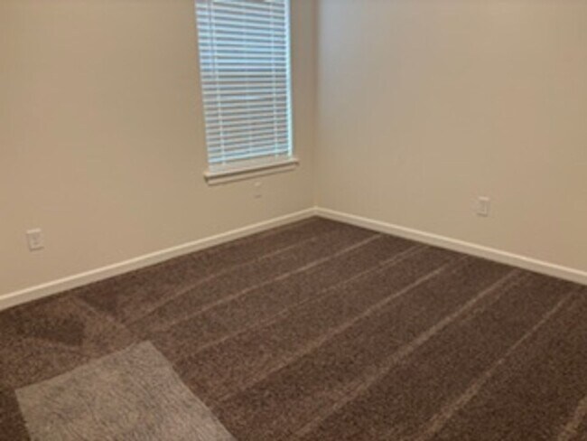 Building Photo - NEW HOME!