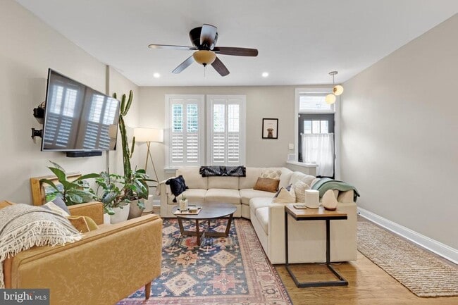 Building Photo - 239 E Thompson St