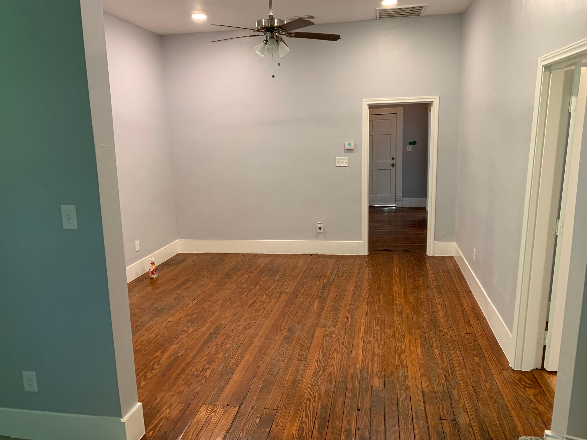 Building Photo - 519 E Evergreen St