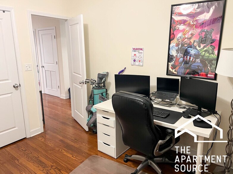 Building Photo - 4647 N Wolcott Ave