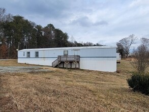 Building Photo - Ready to Move in